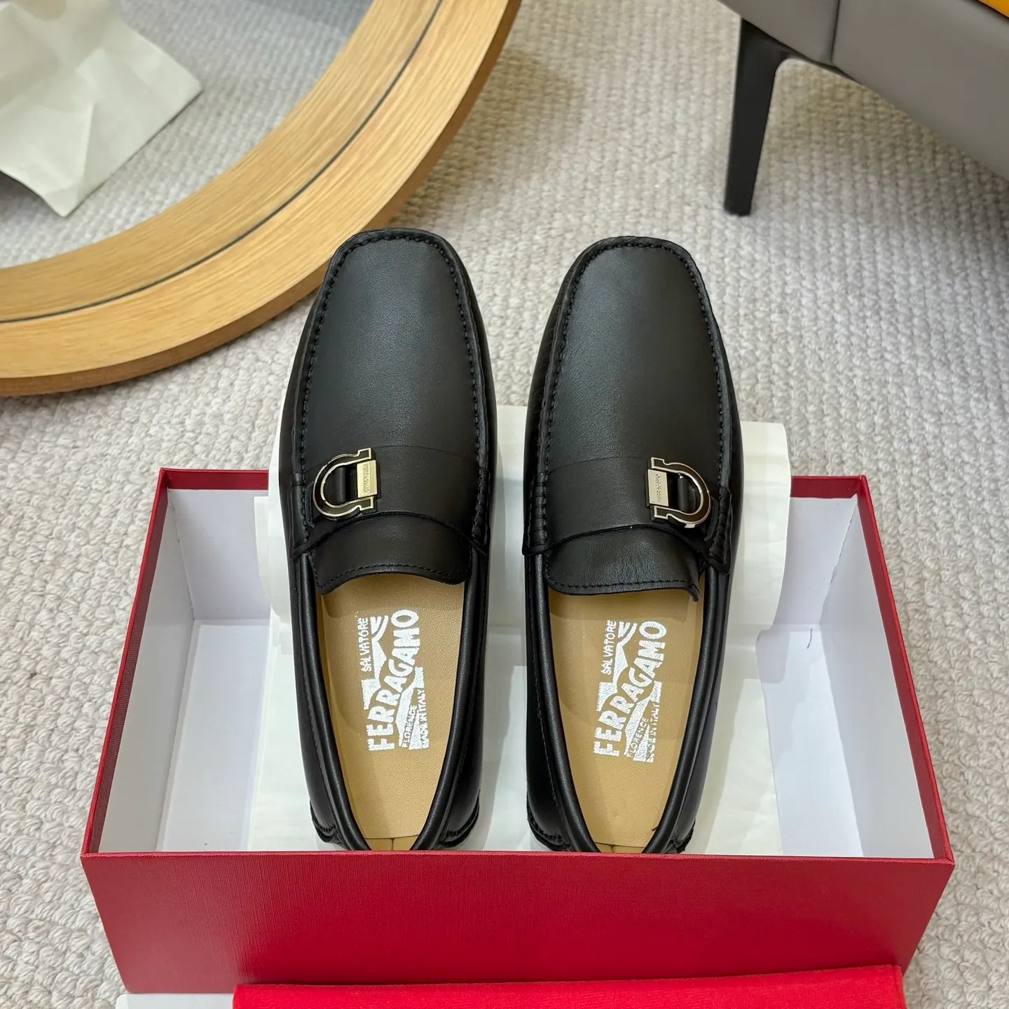 Men's men's shoes 💰420 (Yangli) Ferragamo 〰Ferragamo 2⃣️0⃣️2⃣️5️⃣ New series 👊🏻 Upper 🇮🇹 Italian imported calfskin, original outsole molding. Water-dyed sheepskin lining. The identity of every successful man is set off, and the upper and lower shoes are elegant and stable🚶🏻🚶🏻The high-end custom counter original replica is an eternal classic🔍️Number of codes: 38-46 with counter packaging